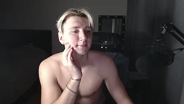 Elvin Vaenight online show from November 1, 6:32 pm