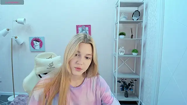 Snapshot of Sylvia_Ortiz chatting on September 22, 8:05 am Sylvia Ortiz online show from September 22, 8:05 am