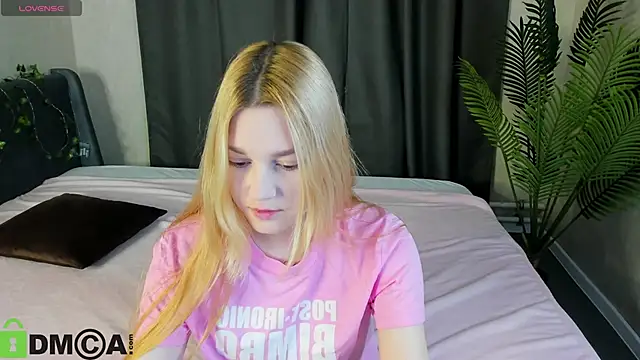 Snapshot of Sylvia_Ortiz chatting on November 8, 9:09 am Sylvia Ortiz online show from November 8, 9:09 am