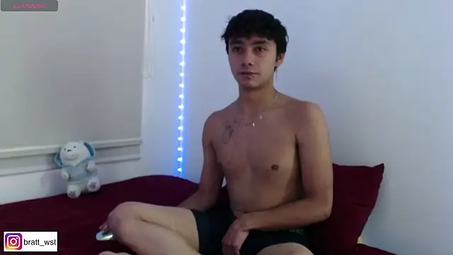 Snapshot of Noah_Blaze chatting on December 13, 9:42 pm Noah Blaze online show from December 13, 9:42 pm