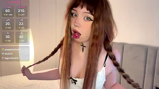 Snapshot of RileyVice chatting on October 24, 8:44 am RileyVice online show from October 24, 8:44 am