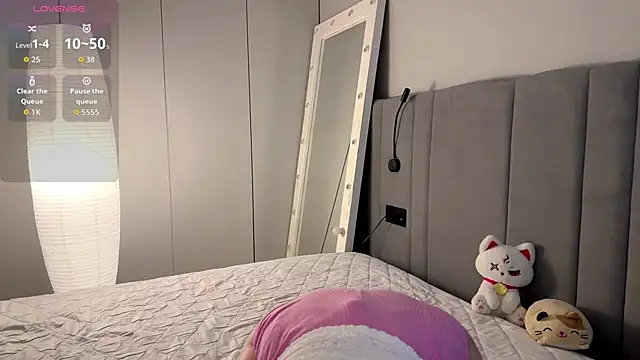 Snapshot of RileyVice chatting on October 26, 7:47 am RileyVice online show from October 26, 7:47 am