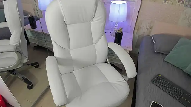 hillary chen online show from October 30, 3:08 am