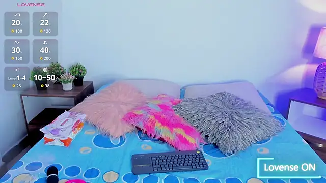 hailey hadid online show from September 29, 6:57 pm