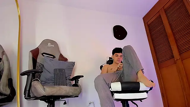 sotooliver3 online show from September 28, 8:14 pm