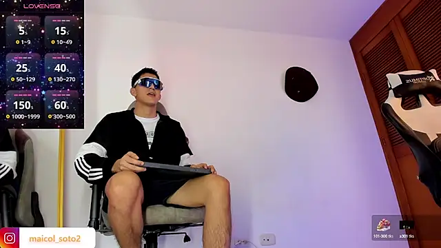 sotooliver3 online show from October 10, 8:41 pm