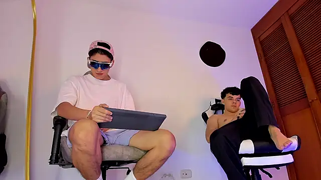 sotooliver3 online show from October 11, 8:40 pm