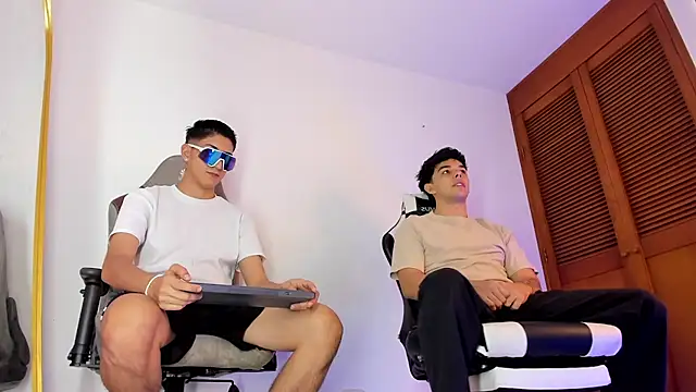 sotooliver3 online show from November 14, 8:07 pm