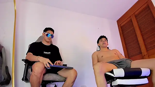 sotooliver3 online show from November 22, 8:30 pm