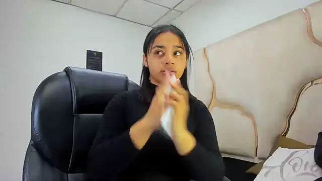 Snapshot of ScarletDoll chatting on October 19, 2:45 am ScarletDoll online show from October 19, 2:45 am