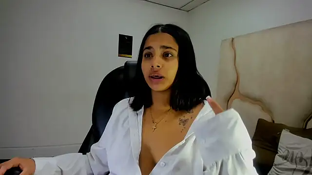 Snapshot of ScarletDoll chatting on October 20, 2:45 am ScarletDoll online show from October 20, 2:45 am