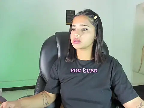 Snapshot of ScarletDoll chatting on October 30, 3:30 am ScarletDoll online show from October 30, 3:30 am