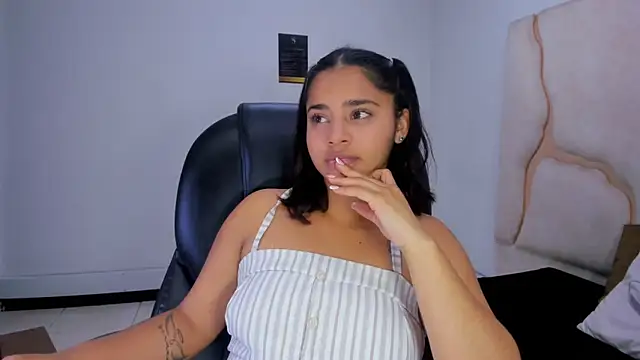 Snapshot of ScarletDoll chatting on November 11, 3:06 am ScarletDoll online show from November 11, 3:06 am