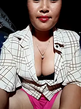 maycuc123 online show from September 14, 1:21 pm