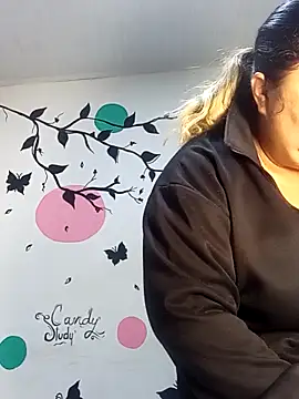 curvy diva  online show from September 10, 11:10 am