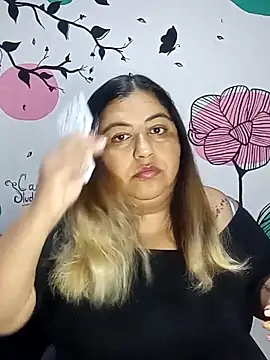 curvy diva  online show from September 15, 11:10 am