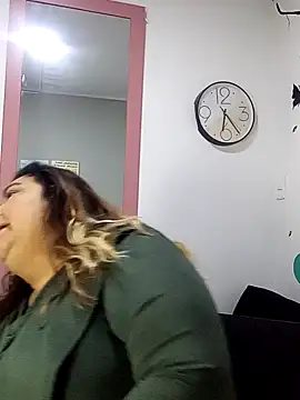 curvy diva  online show from September 16, 11:11 am