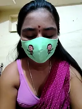 Snapshot of mini-queen chatting on September 28, 3:23 am mini-queen online show from September 28, 3:23 am