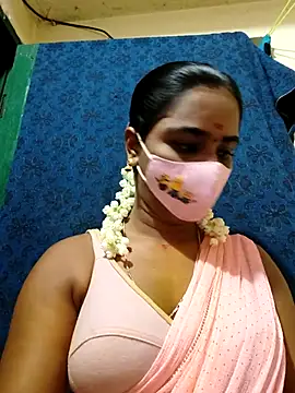 Snapshot of mini-queen chatting on November 2, 2:08 pm mini-queen online show from November 2, 2:08 pm