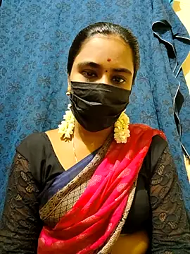 Snapshot of mini-queen chatting on November 6, 7:42 am mini-queen online show from November 6, 7:42 am