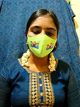 Snapshot of mini-queen chatting on November 15, 6:22 am mini-queen online show from November 15, 6:22 am