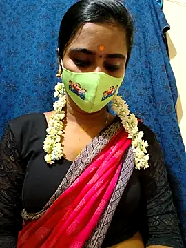 Snapshot of mini-queen chatting on November 15, 6:48 pm mini-queen online show from November 15, 6:48 pm