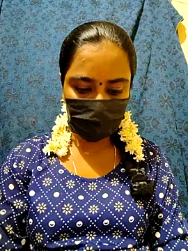 Snapshot of mini-queen chatting on November 24, 6:07 pm mini-queen online show from November 24, 6:07 pm