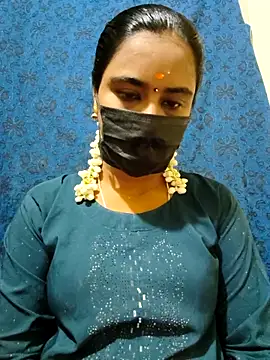 Snapshot of mini-queen chatting on November 30, 9:02 am mini-queen online show from November 30, 9:02 am