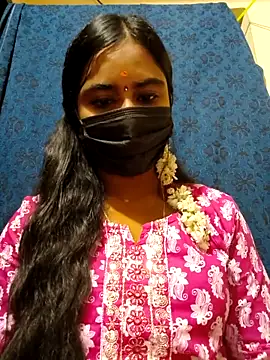 Snapshot of mini-queen chatting on December 5, 5:53 pm mini-queen online show from December 5, 5:53 pm