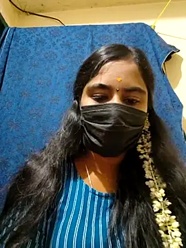 Snapshot of mini-queen chatting on December 18, 7:36 am mini-queen online show from December 18, 7:36 am