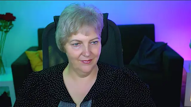 Snapshot of MaryMogan chatting on October 14, 4:13 am MaryMogan online show from October 14, 4:13 am