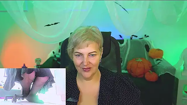 Snapshot of MaryMogan chatting on October 21, 4:13 am MaryMogan online show from October 21, 4:13 am