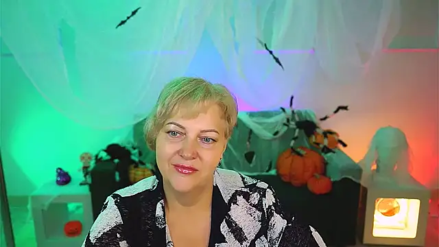 Snapshot of MaryMogan chatting on October 30, 4:14 am MaryMogan online show from October 30, 4:14 am