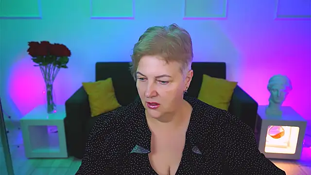 Snapshot of MaryMogan chatting on November 10, 4:22 am MaryMogan online show from November 10, 4:22 am