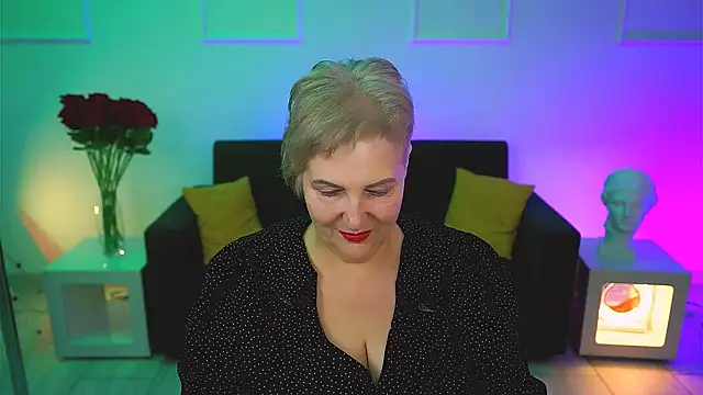 Snapshot of MaryMogan chatting on November 11, 4:56 am MaryMogan online show from November 11, 4:56 am