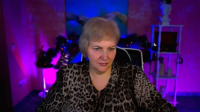 Snapshot of MaryMogan chatting on December 18, 1:06 pm MaryMogan online show from December 18, 1:06 pm