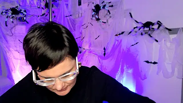 LauraDavidsons online show from October 16, 4:19 pm