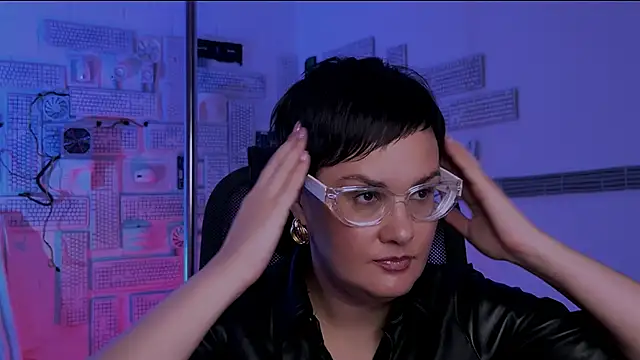 LauraDavidsons online show from November 12, 4:29 pm