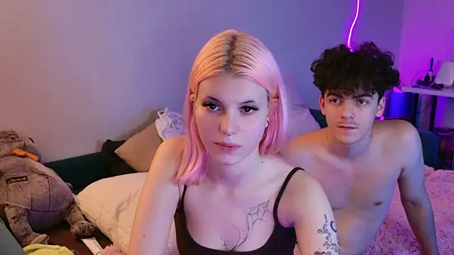 Snapshot of Alice18James chatting on September 8, 11:04 pm Alice18James online show from September 8, 11:04 pm