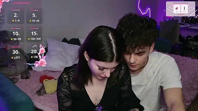 Snapshot of Alice18James chatting on October 7, 7:44 pm Alice18James online show from October 7, 7:44 pm