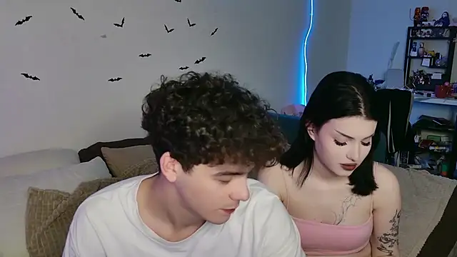 Snapshot of Alice18James chatting on October 29, 2:58 am Alice18James online show from October 29, 2:58 am