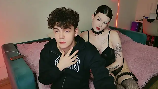 Snapshot of Alice18James chatting on November 9, 4:49 pm Alice18James online show from November 9, 4:49 pm