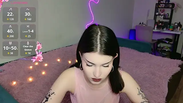 Snapshot of Alice18James chatting on December 14, 6:34 pm Alice18James online show from December 14, 6:34 pm