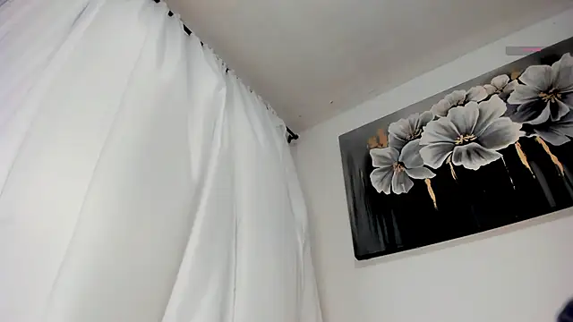 Snapshot of Nicolletease chatting on October 25, 1:18 pm Nicolletease online show from October 25, 1:18 pm