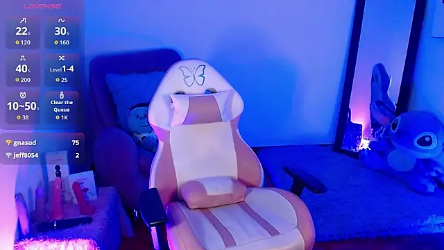 Snapshot of saanti_foxs chatting on September 11, 4:12 am saanti foxs online show from September 11, 4:12 am