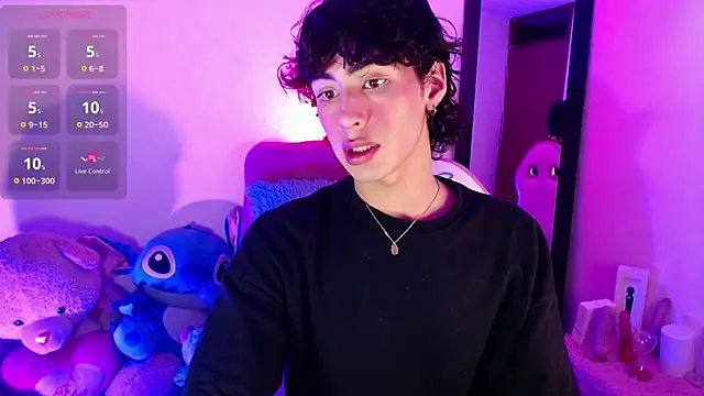 Snapshot of saanti_foxs chatting on September 27, 2:27 am saanti foxs online show from September 27, 2:27 am