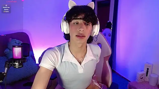 Snapshot of saanti_foxs chatting on October 8, 5:05 am saanti foxs online show from October 8, 5:05 am