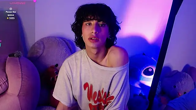 Snapshot of saanti_foxs chatting on November 6, 12:33 am saanti foxs online show from November 6, 12:33 am