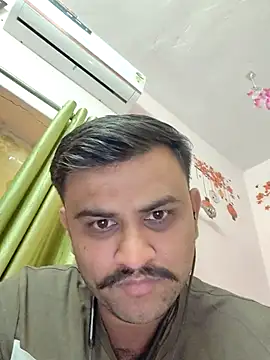 Snapshot of Frvgggghh chatting on November 18, 10:41 am Frvgggghh online show from November 18, 10:41 am