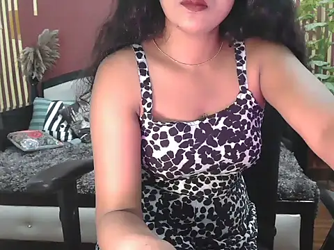 Snapshot of shaalu_sharma chatting on October 24, 9:49 am shaalu sharma online show from October 24, 9:49 am